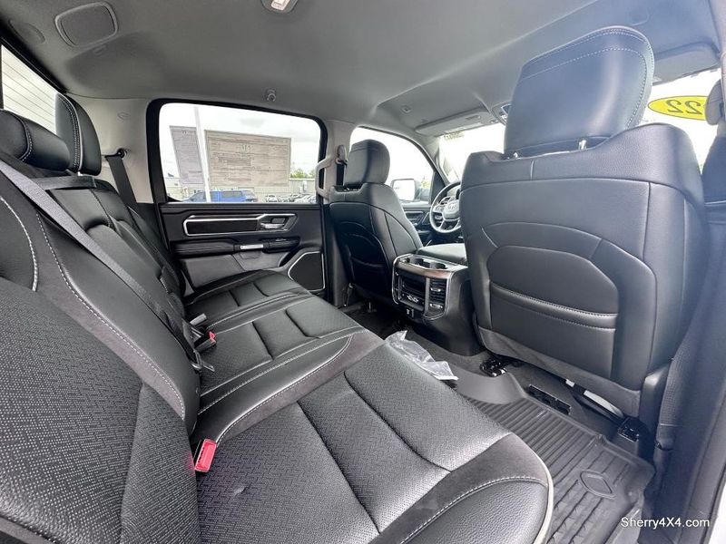 2022 RAM 1500 Laramie Crew Cab 4x4 5