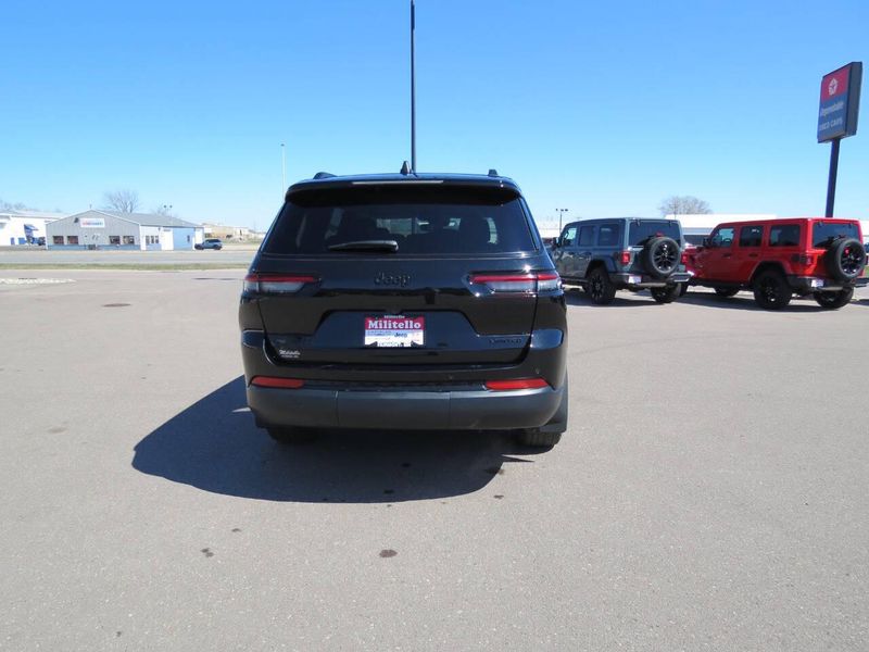 Used 2023 Jeep Grand Cherokee L Limited 4x4 4dr SUVImage 6