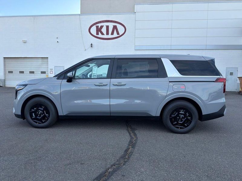 New 2027 Kia Carnival LXImage 4