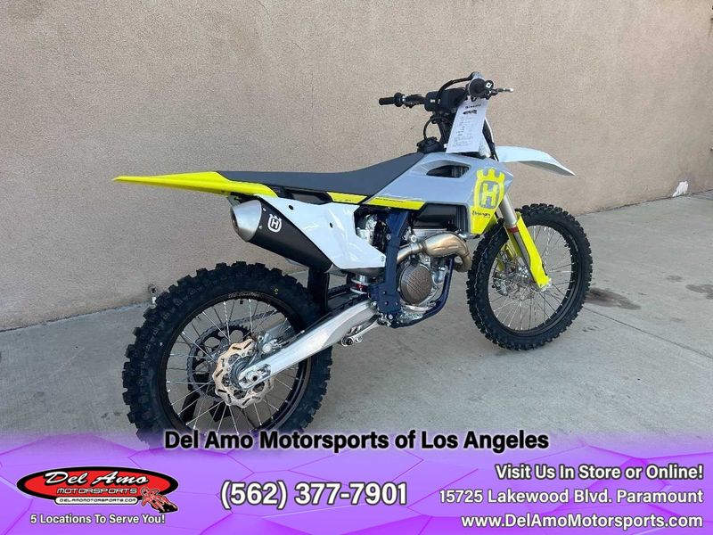 2024 HUSQVARNA FC 250  in a WHITE exterior color. Del Amo Motorsports of Los Angeles (562) 262-9181 delamomotorsports.com 