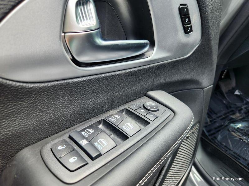 New 2025 Chrysler Pacifica LimitedImage 25