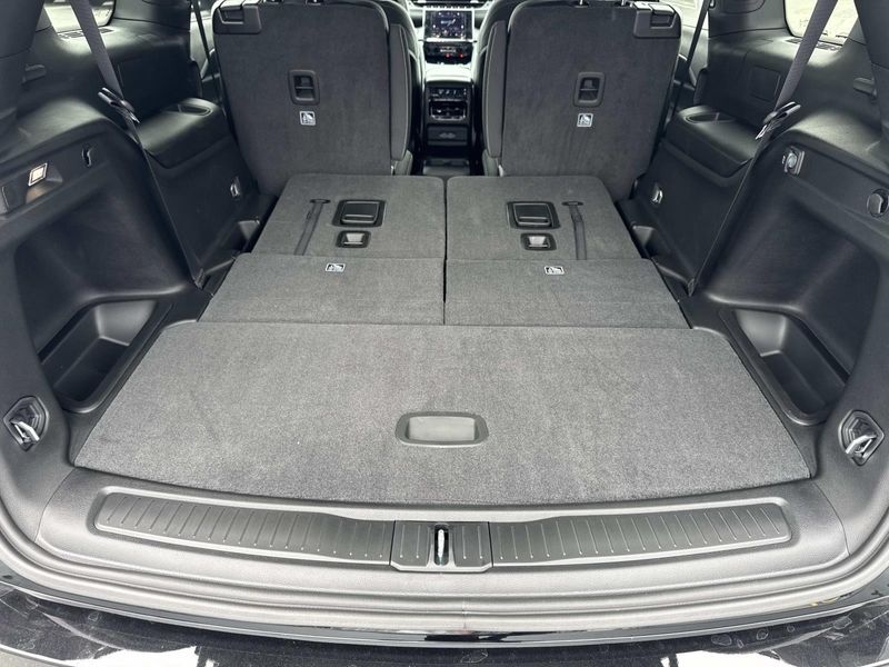 New 2026 Jeep Grand Cherokee L Laredo 4x2