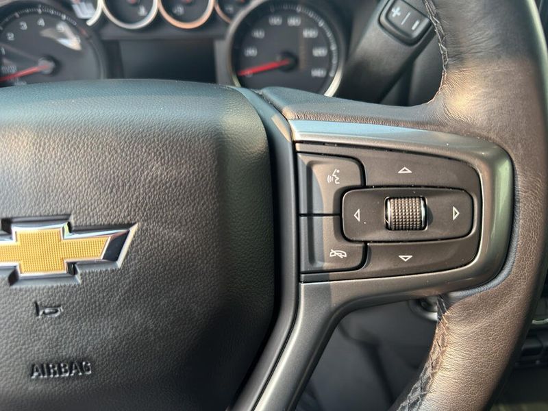 2022 Chevrolet Silverado LT photo 5