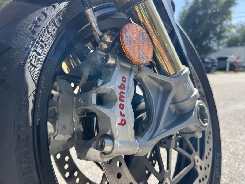 2022 Ducati Streetfighter V4 S 