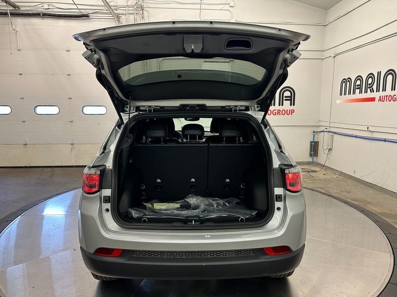 2024 Jeep Compass Latitude 4x4Image 11