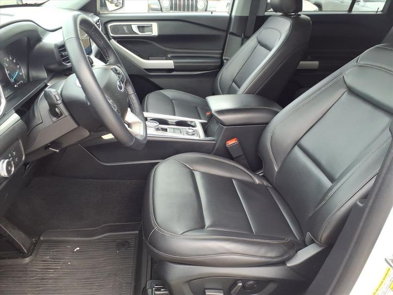 Used 2022 Ford Explorer XLTImage 14