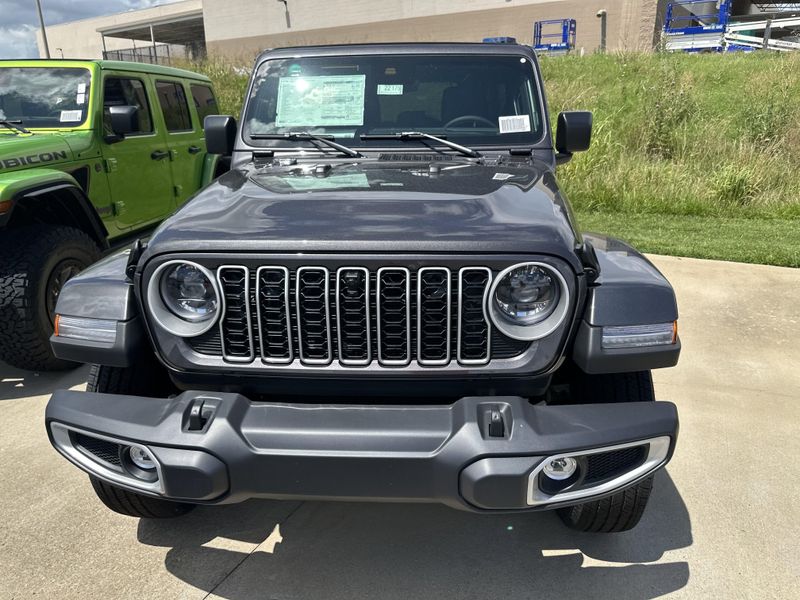 New 2025 Jeep Wrangler 4-door SaharaImage 2