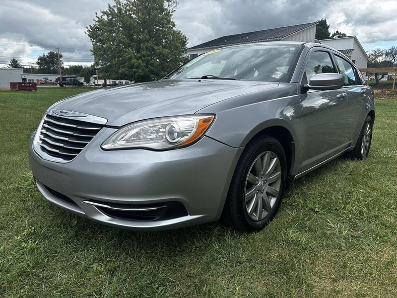 2013 Chrysler 200 Touring photo 7