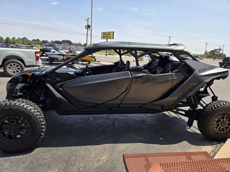 2025 Can-Am MAVERICK R MAX X RS 999T DCT TRIPLE BLACK Image 2