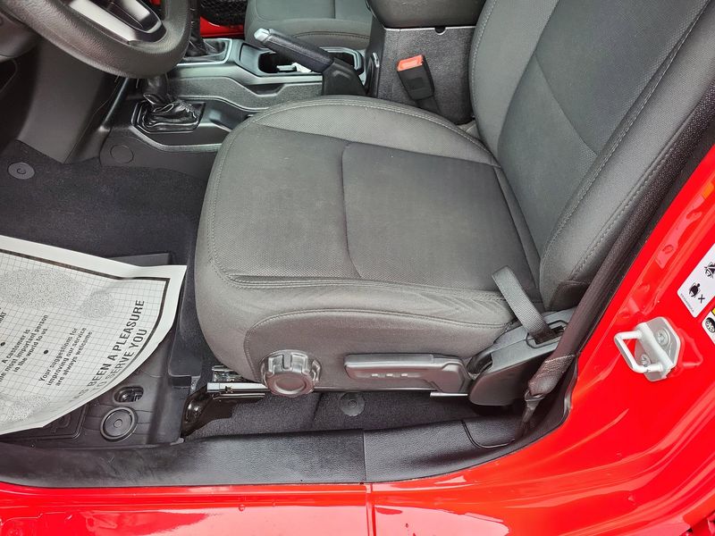 Used 2018 Jeep Wrangler Unlimited SportImage 4