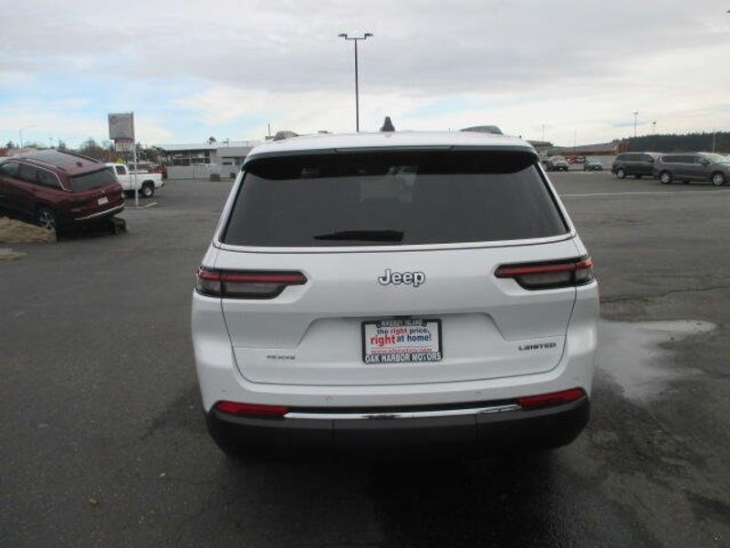 2023 Jeep Grand Cherokee L Limited 4x4Image 8