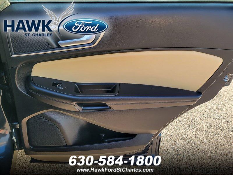 2022 Ford Edge SEL photo 19