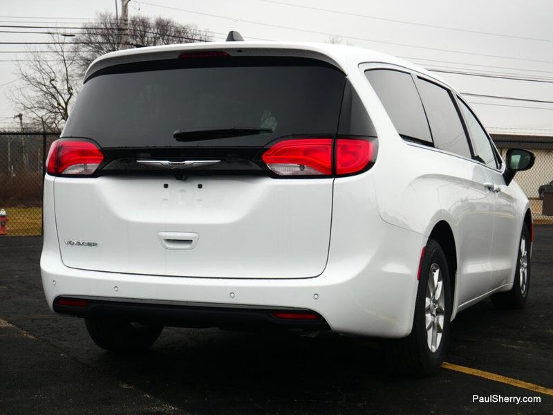 New 2026 Chrysler Voyager Lx