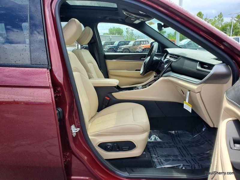 2025 Jeep Grand Cherokee L Limited 4x4Image 42