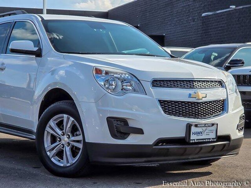 2015 Chevrolet Equinox LT photo 2