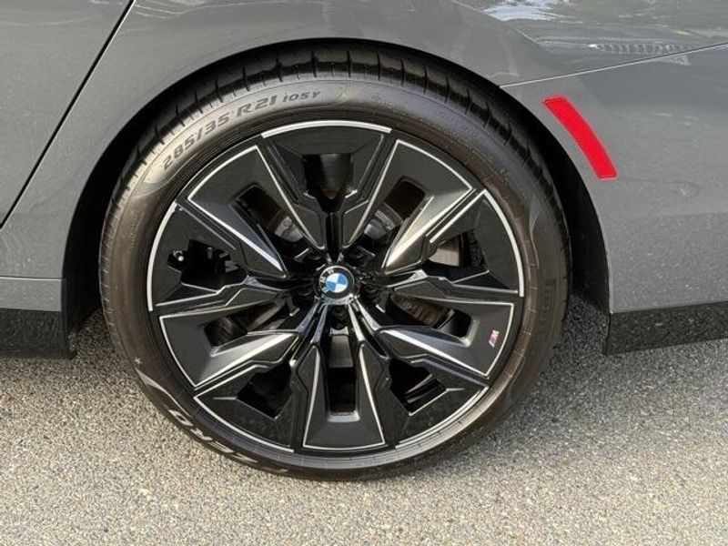 Used 2025 BMW 7 Series 760i xDriveImage 14