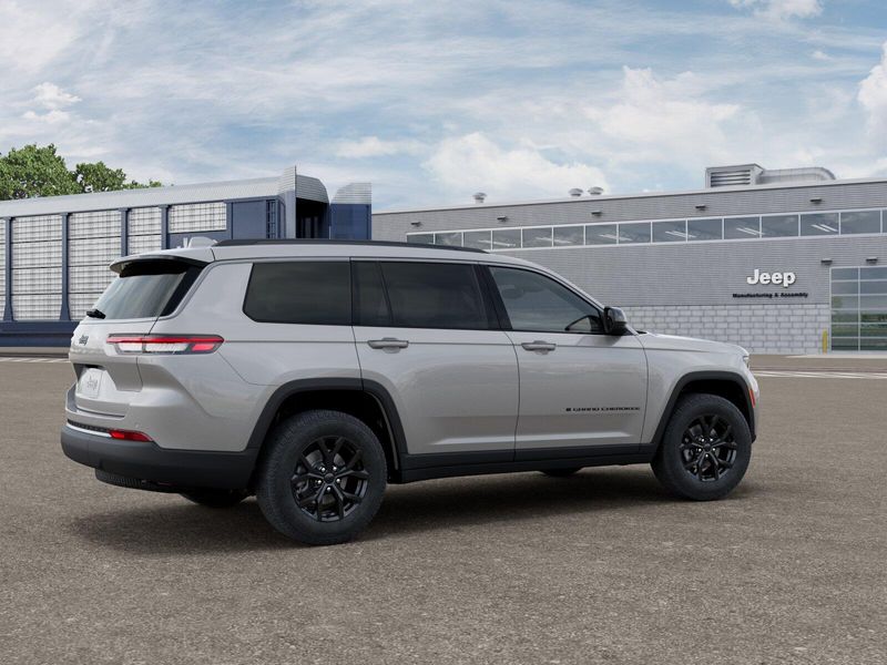 New 2026 Jeep Grand Cherokee L Laredo Altitude 4x4Image 2