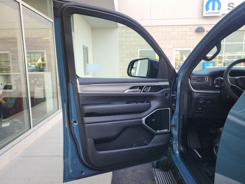 2027 Jeep Grand Wagoneer Limited Altitude 4x4