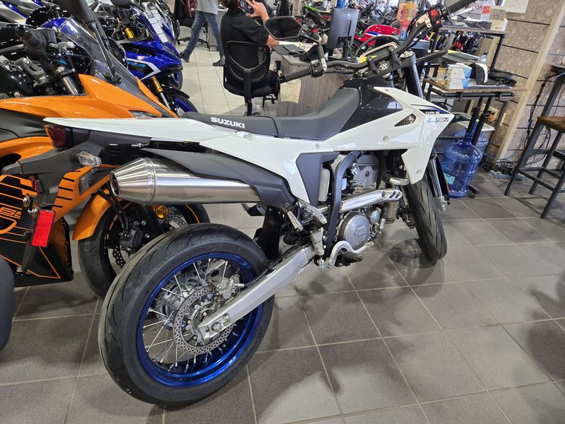 New 2025 Suzuki DRZ4SM SOLID SPECIAL WHITE NO 2 Image 5