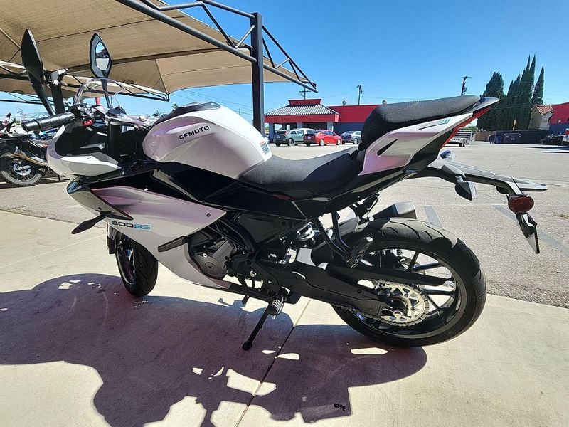 New 2025 CFMOTO 300SS Image 15