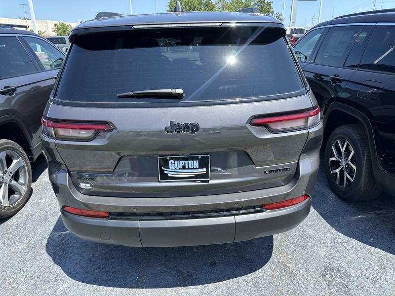 New 2025 Jeep Grand Cherokee L Limited 4x4Image 8