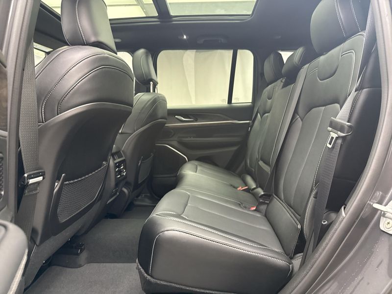 New 2026 Jeep Grand Cherokee Limited Reserve 4x4Image 12