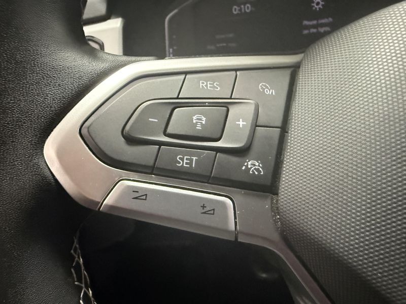 Used 2023 Volkswagen Atlas V6 SEL AWD w/Sunroof & NavImage 28
