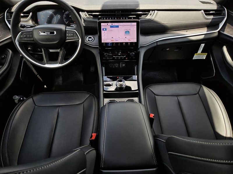 2025 Jeep Grand Cherokee L Limited 4x4Image 32