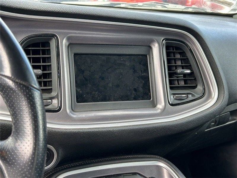 2020 Dodge Challenger SXTImage 6