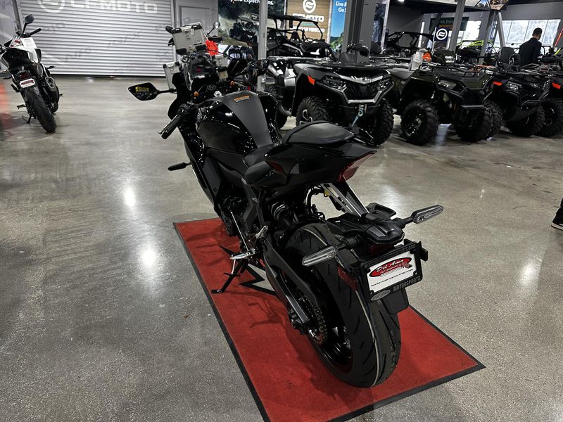 Used 2024 Yamaha YZF-R7 CA Image 10