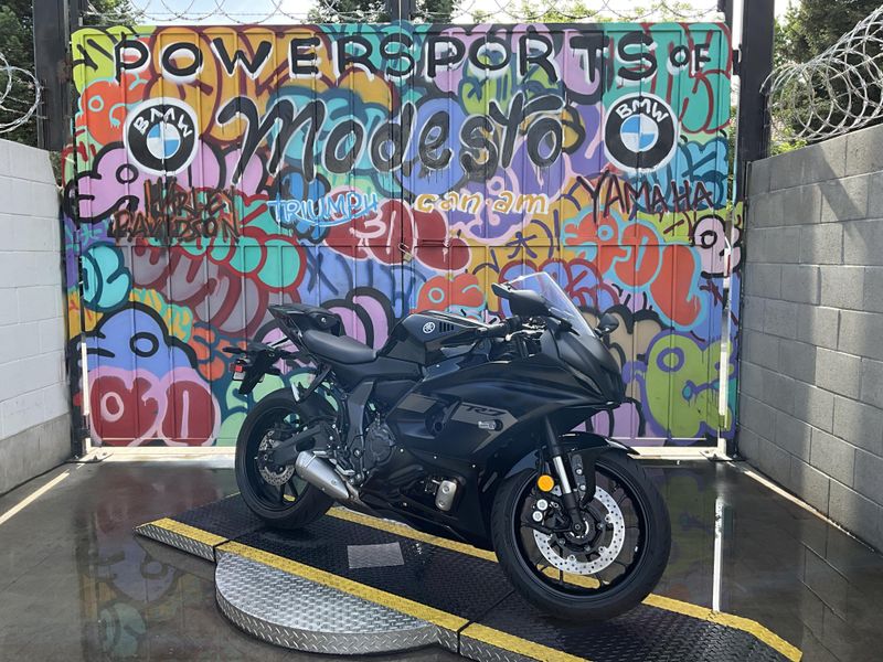 New 2025 Yamaha YZF-R7 Image 3