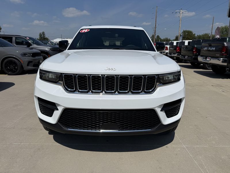 Used 2024 Jeep Grand Cherokee Laredo XImage 36