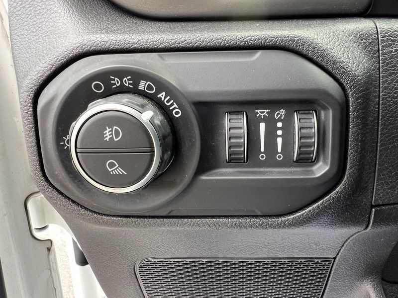 2021 Jeep Gladiator Willys photo 22