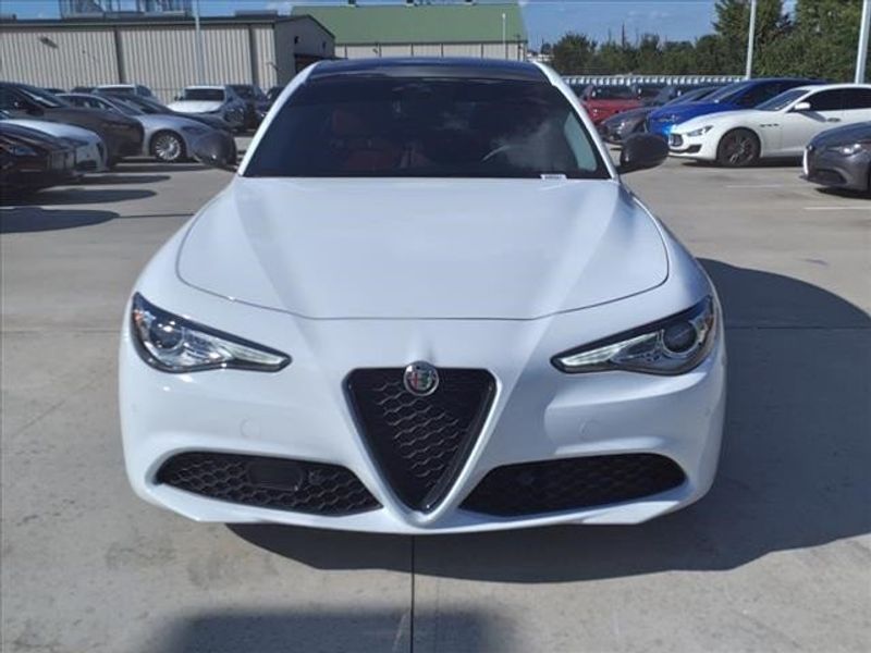 2021 Alfa Romeo Giulia TiImage 5