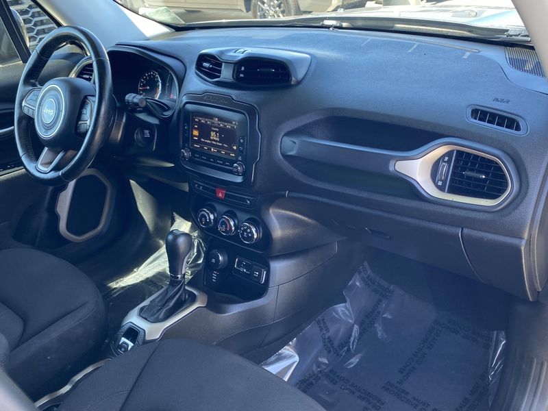 Used 2016 Jeep Renegade LatitudeImage 9