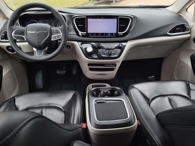 2023 Chrysler Pacifica Touring LImage 33