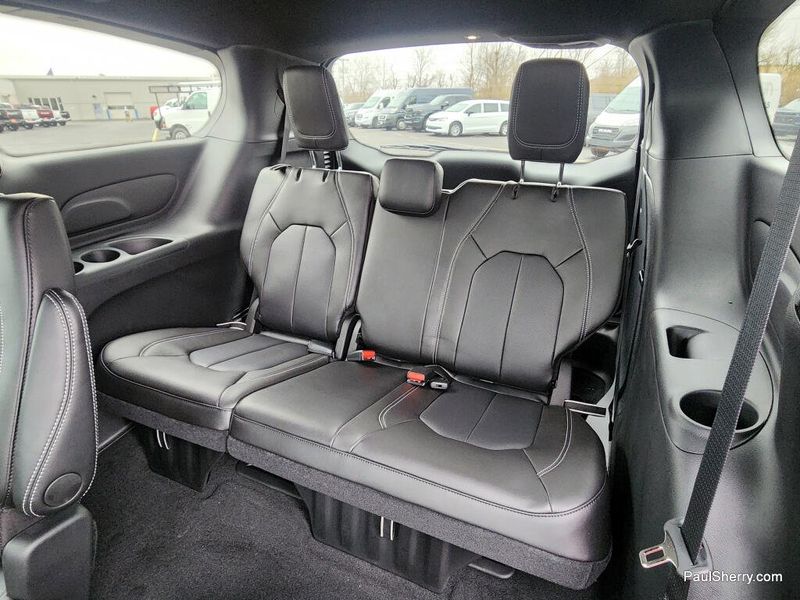 New 2026 Chrysler Voyager Lx