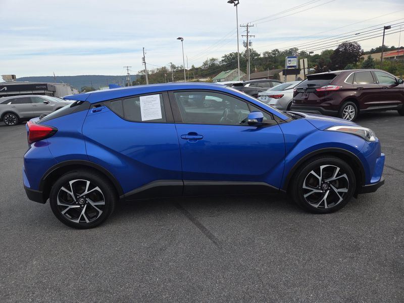 2018 Toyota C-HR XLE photo 2
