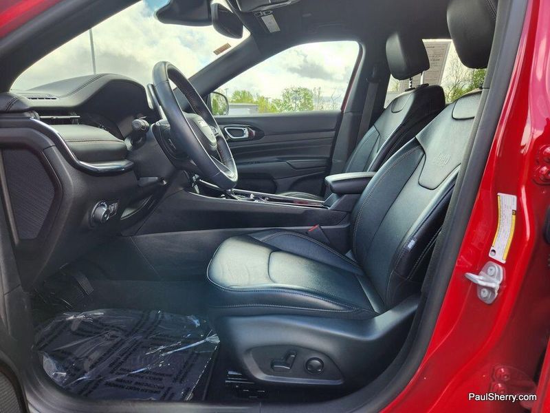 2022 Jeep Compass (RED) EditionImage 16