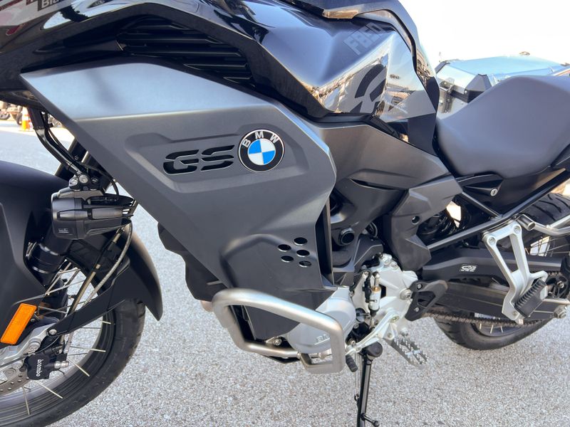 2023 BMW F 850 GS Adventure Low Suspension Image 6