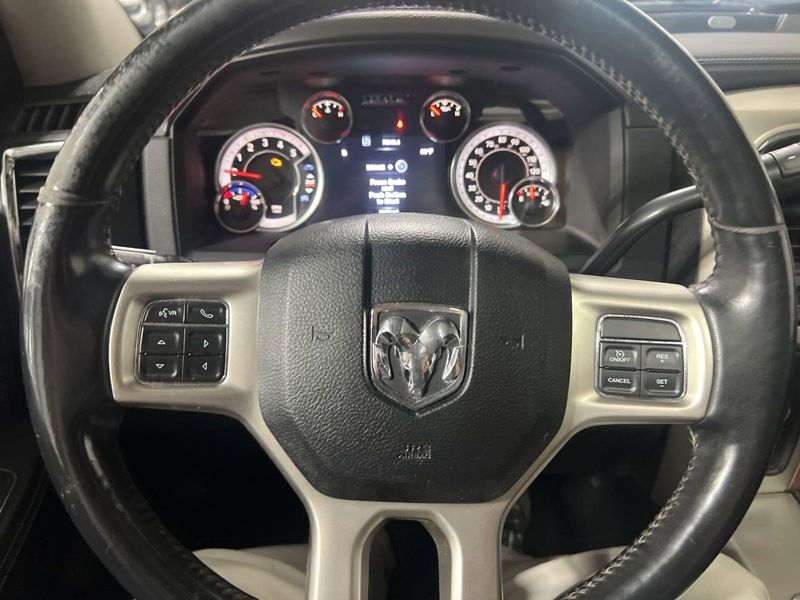 2014 RAM 2500 LaramieImage 37