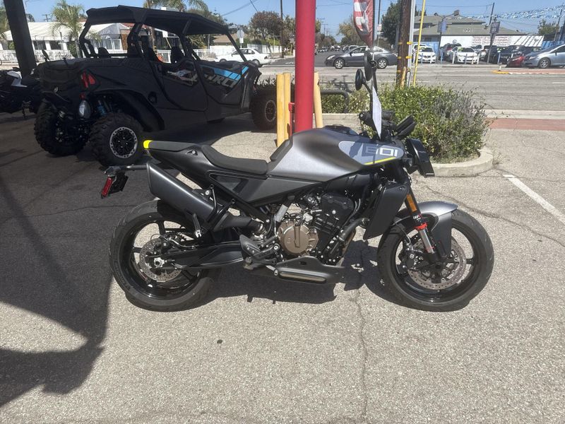 New 2025 Husqvarna VITPILEN 801 Image 10