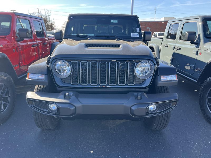 New 2026 Jeep Gladiator Sport S 4x4Image 2