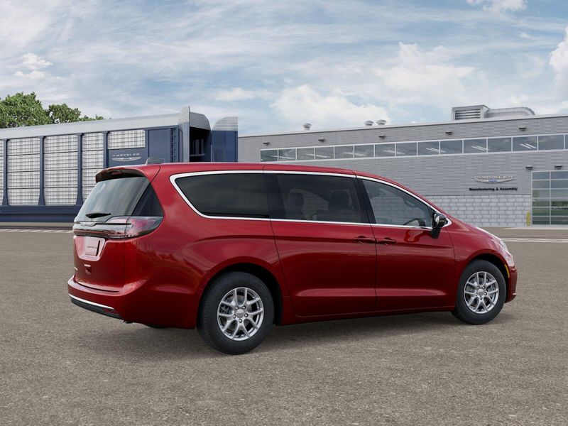 New 2026 Chrysler Pacifica SelectImage 2