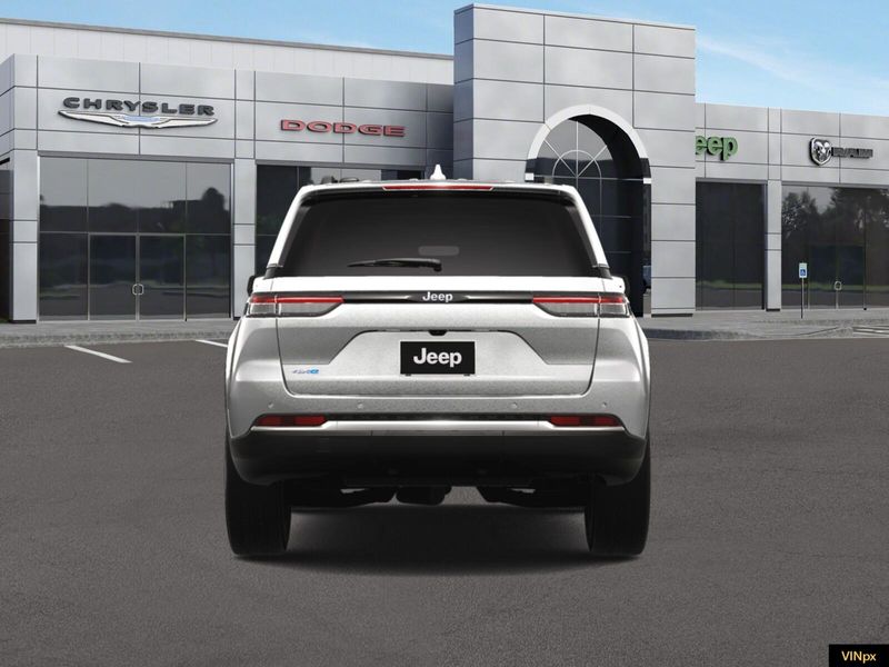 2024 Jeep Grand Cherokee 4xe photo 10