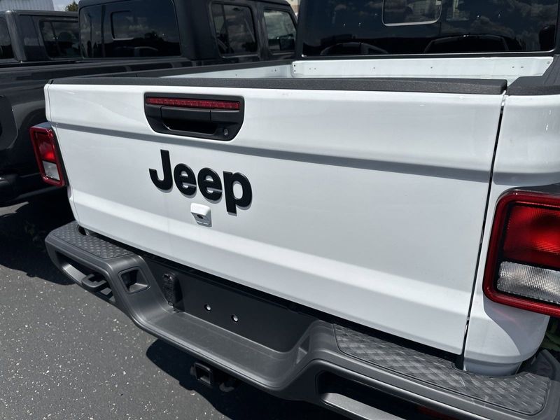 2024 Jeep Gladiator Sport S 4x4Image 11