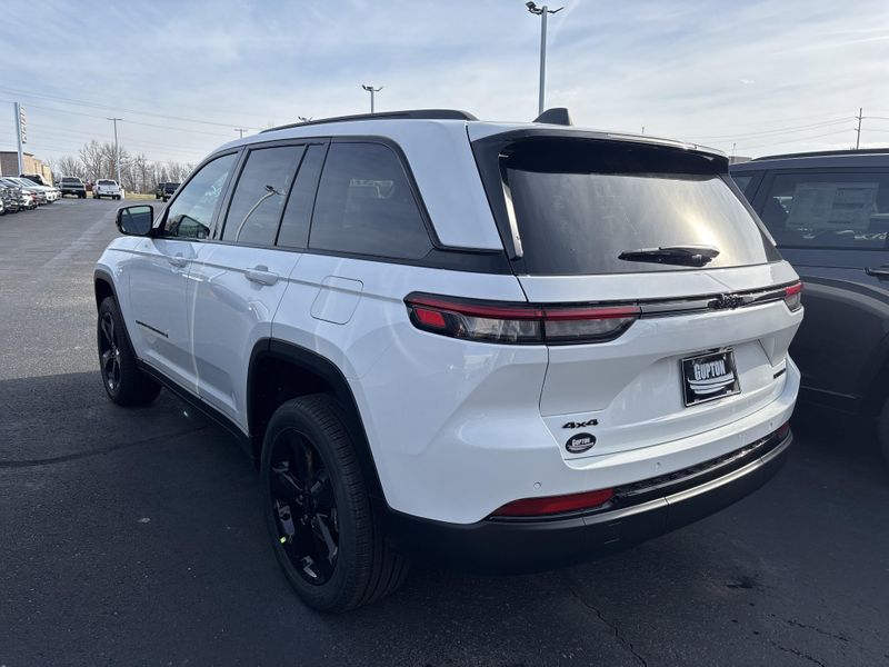 New 2025 Jeep Grand Cherokee Limited 4x4Image 11