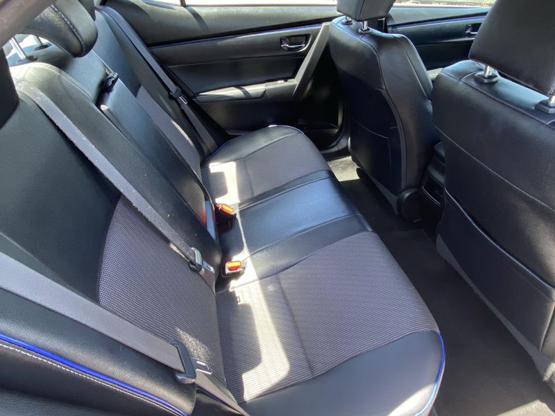 Used 2018 Toyota Corolla SEImage 12
