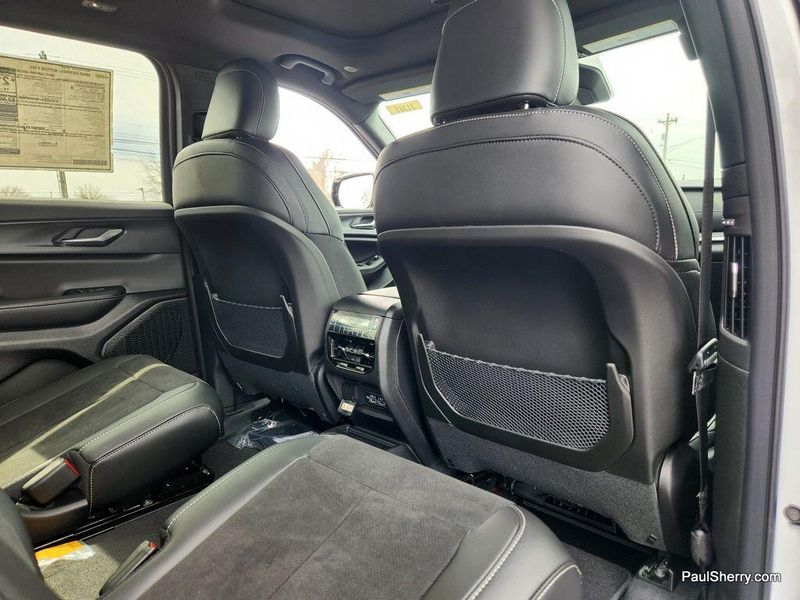 2025 Jeep Grand Cherokee L Altitude X 4x4Image 39