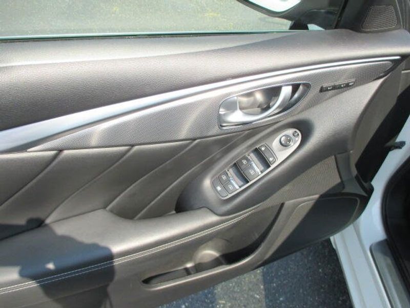 Used 2016 INFINITI Q50 2.0t PremiumImage 17